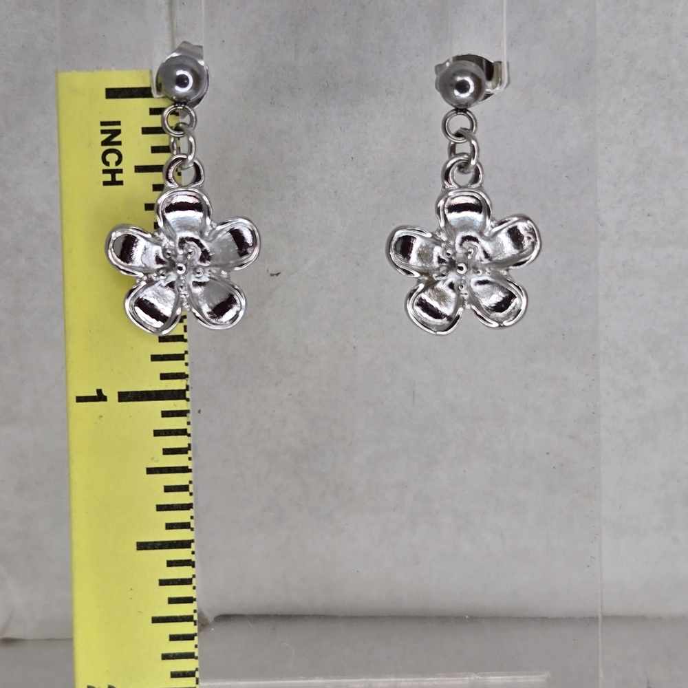 Chic Silver Floral Dangle Earrings